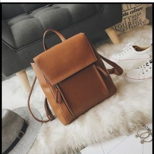 LEATHER BACKPACK / SHOULDER BAG